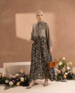 Busana gamis wanita 